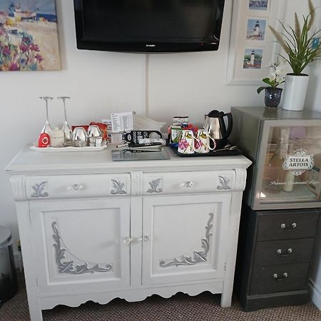 Marjune Guest House Уеймут Екстериор снимка