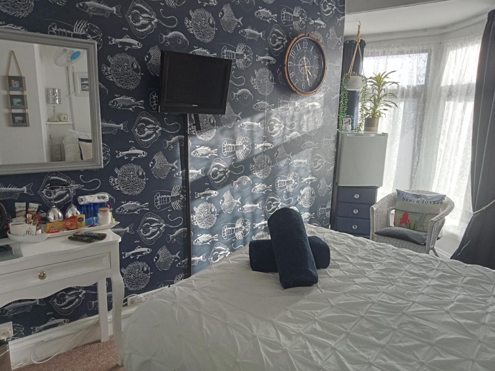Marjune Guest House Уеймут Екстериор снимка