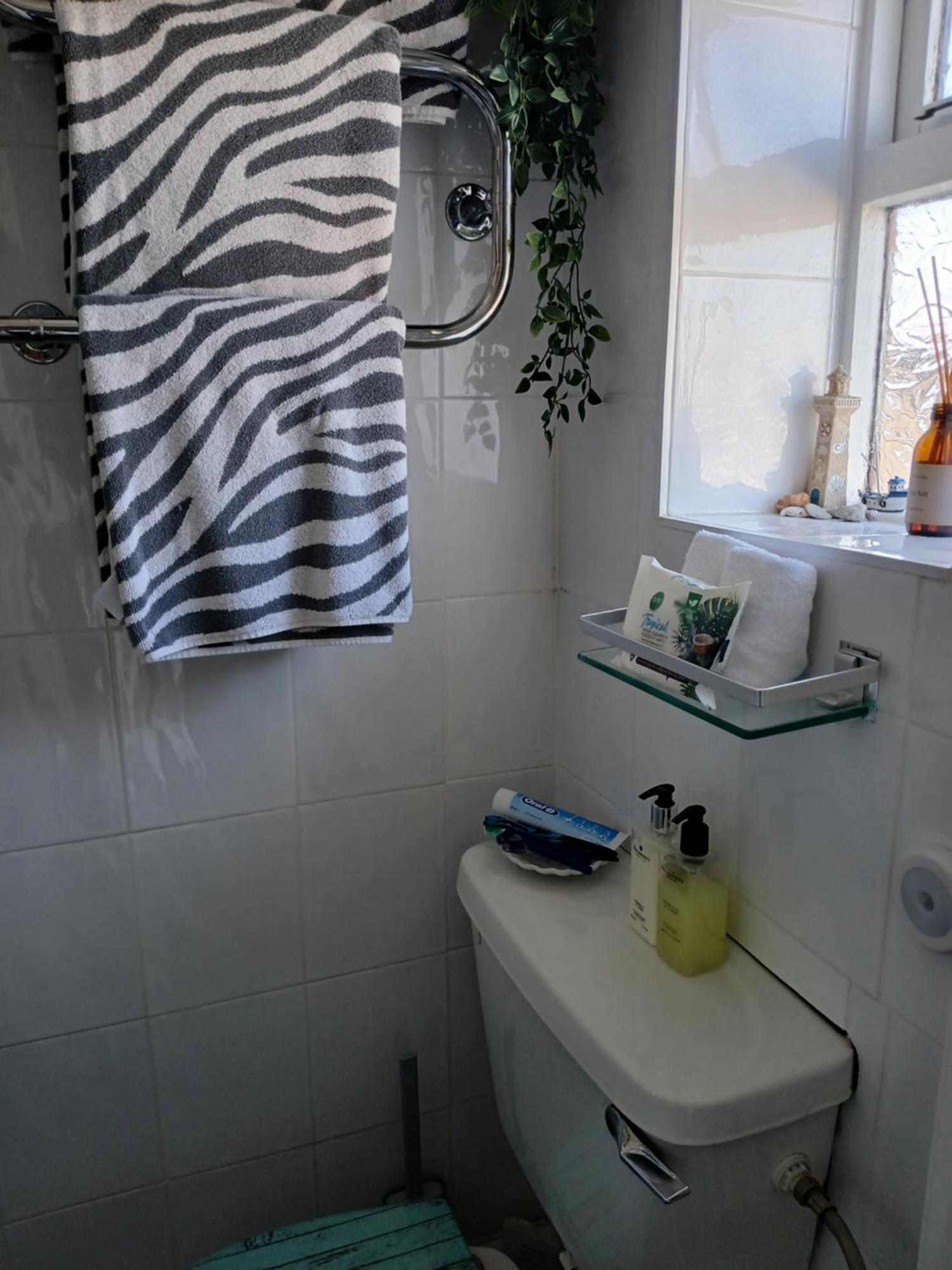 Marjune Guest House Уеймут Екстериор снимка