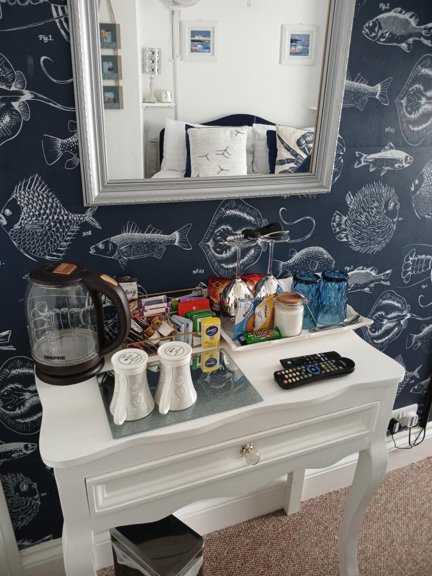 Marjune Guest House Уеймут Екстериор снимка