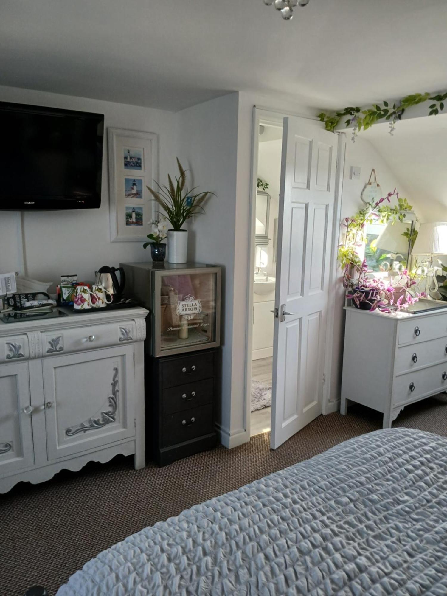 Marjune Guest House Уеймут Екстериор снимка